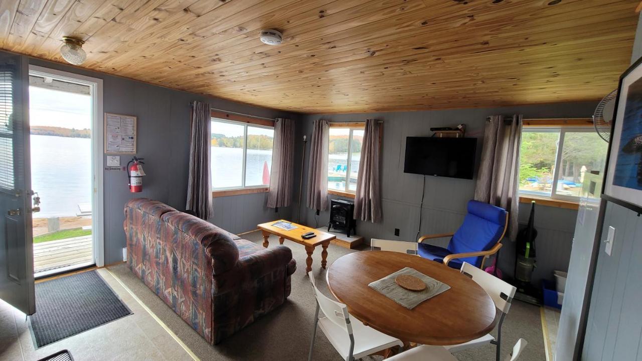 Parkway Cottage Resort And Trading Post Dwight Bagian luar foto