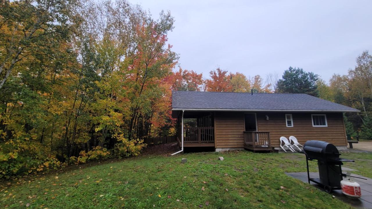 Parkway Cottage Resort And Trading Post Dwight Bagian luar foto